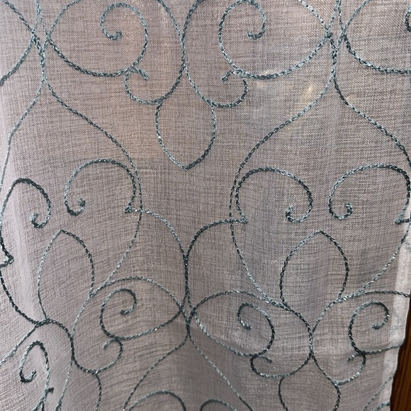 Mainstays curtains 2 panels 28” x 63” sheer panel with a green and silver thread - Picture 2 of 5